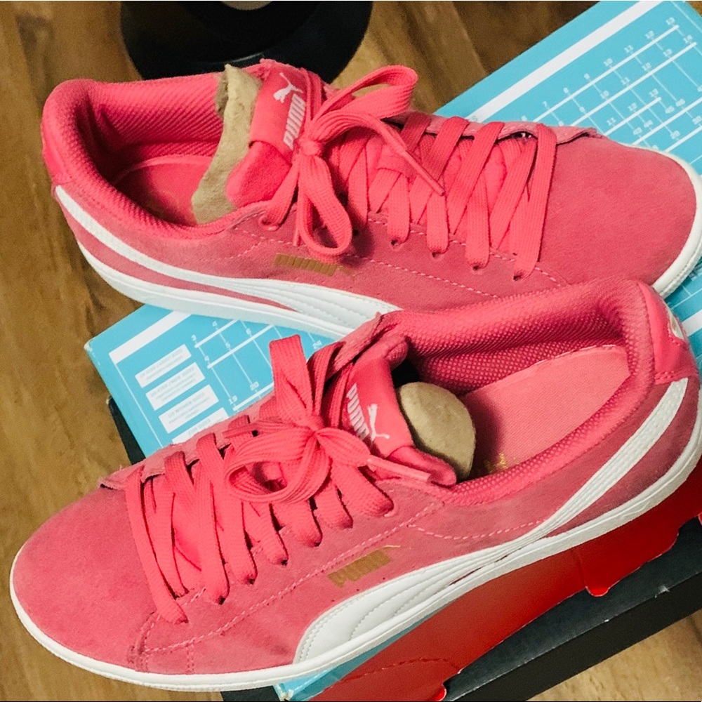 Woman’s Puma Vicky in rose pink